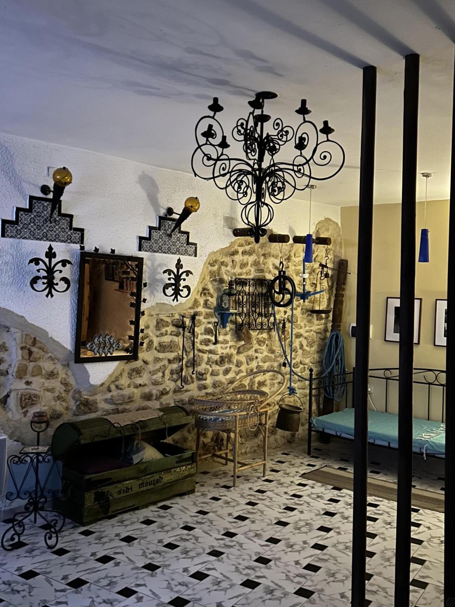 L'Artisan Hotell Harqalah Exteriör bild