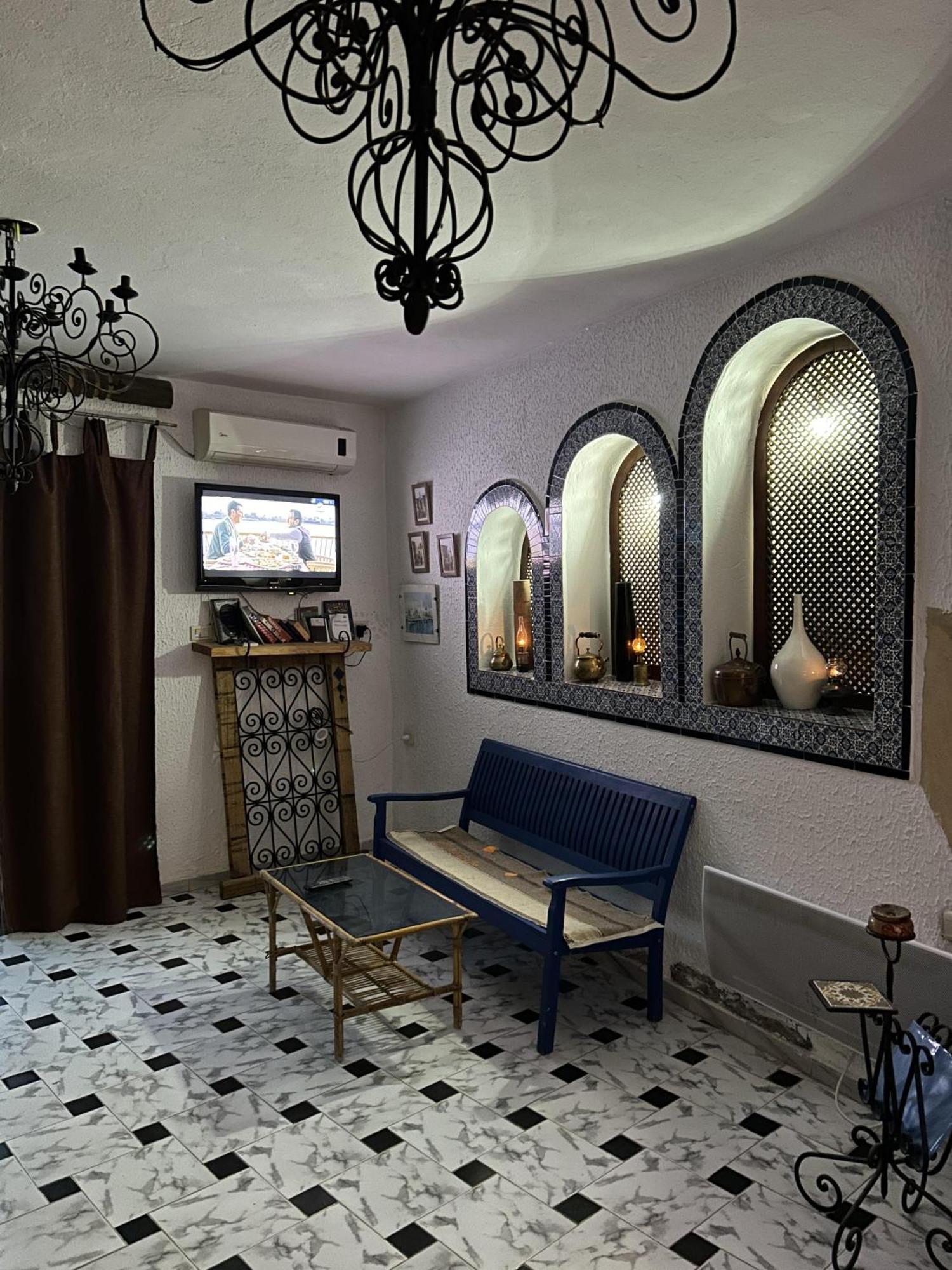 L'Artisan Hotell Harqalah Exteriör bild