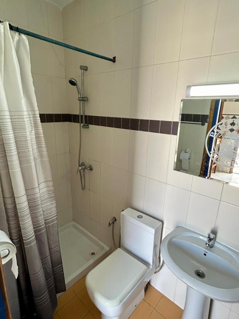 L'Artisan Hotell Harqalah Exteriör bild