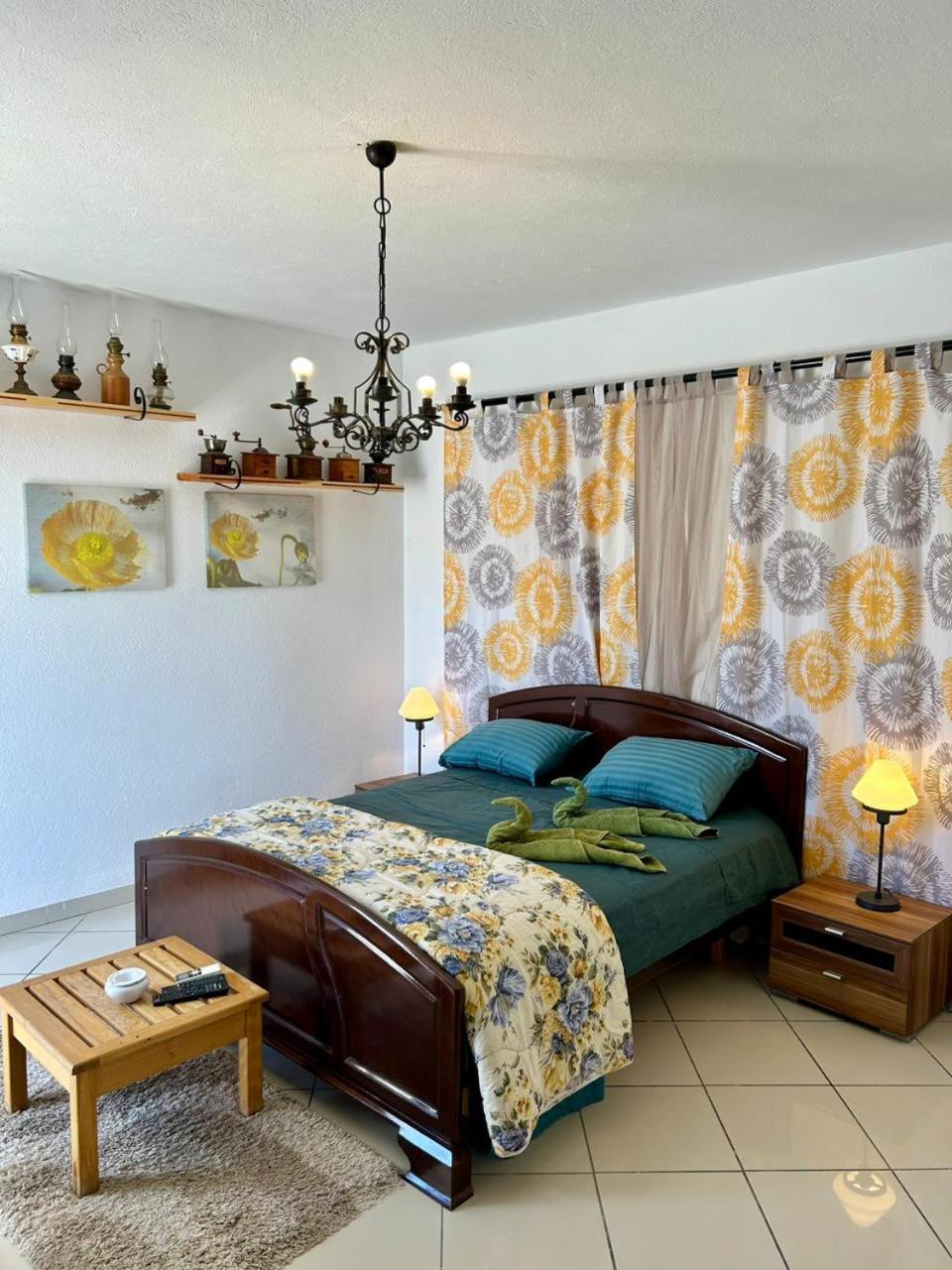 L'Artisan Hotell Harqalah Exteriör bild