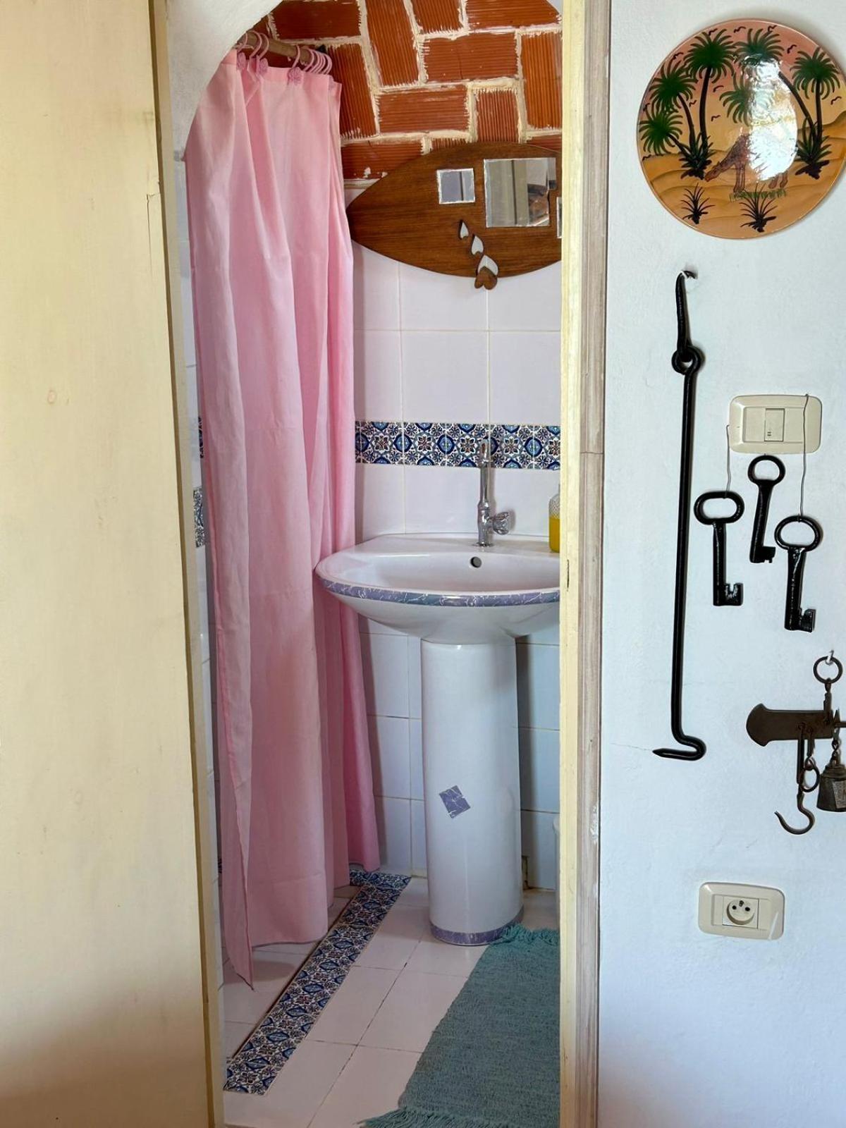 L'Artisan Hotell Harqalah Exteriör bild