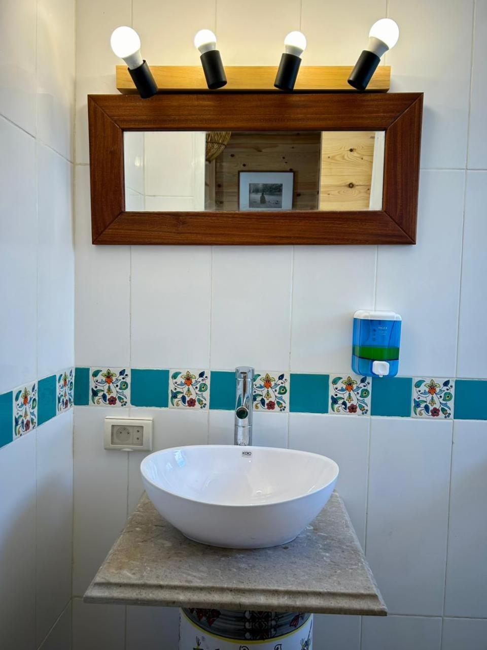 L'Artisan Hotell Harqalah Exteriör bild