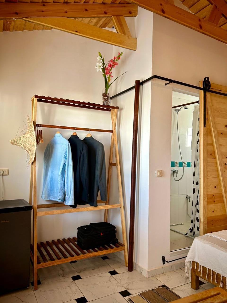 L'Artisan Hotell Harqalah Exteriör bild