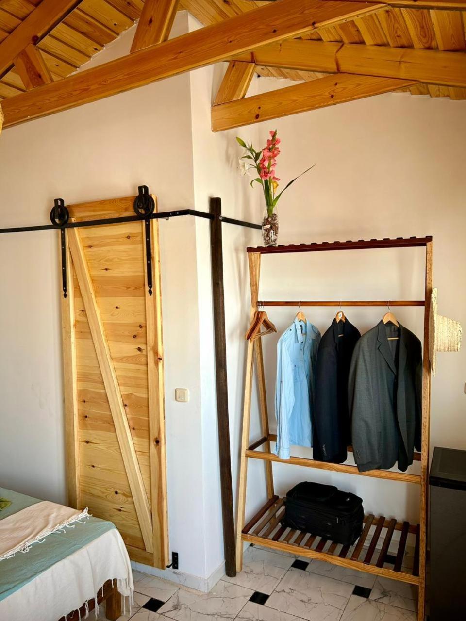L'Artisan Hotell Harqalah Exteriör bild