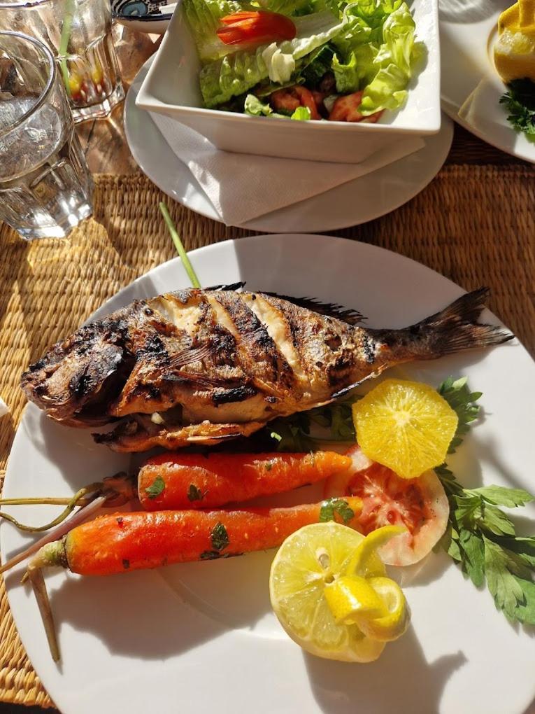 L'Artisan Hotell Harqalah Exteriör bild